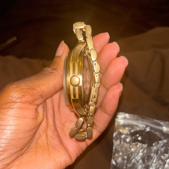 Michael Kors Gold Luxury Watch - Picture 5 of 9